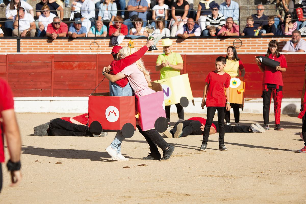 El Espinar ansioso por vivir sus fiestas 3 disfraces