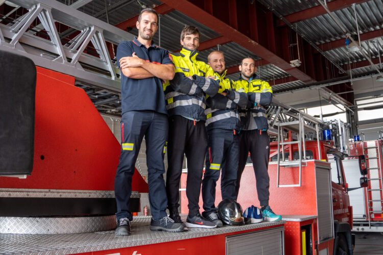 Los bomberos segovianos del segundo retén enviado a León. Héctor Criado