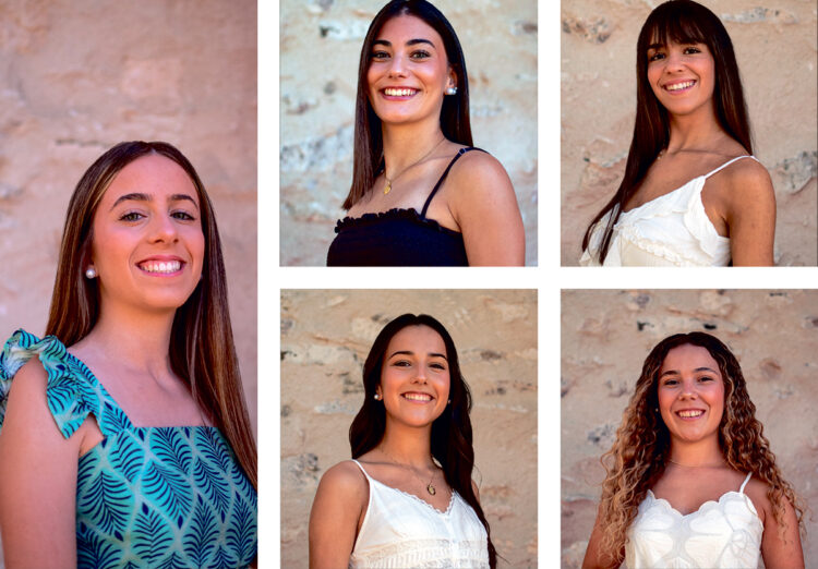 Andrea Casado (Reina), Celia Llorente, Claudia Sáncho, Isabel Rincón y Paula Antón, la Reina y las Damas de 2025 que representarán a los carbonerenses en las fiestas.