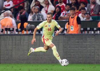 Jorge de Frutos conduce el esférico en su estreno con la selección española absoluta ante Turquía.