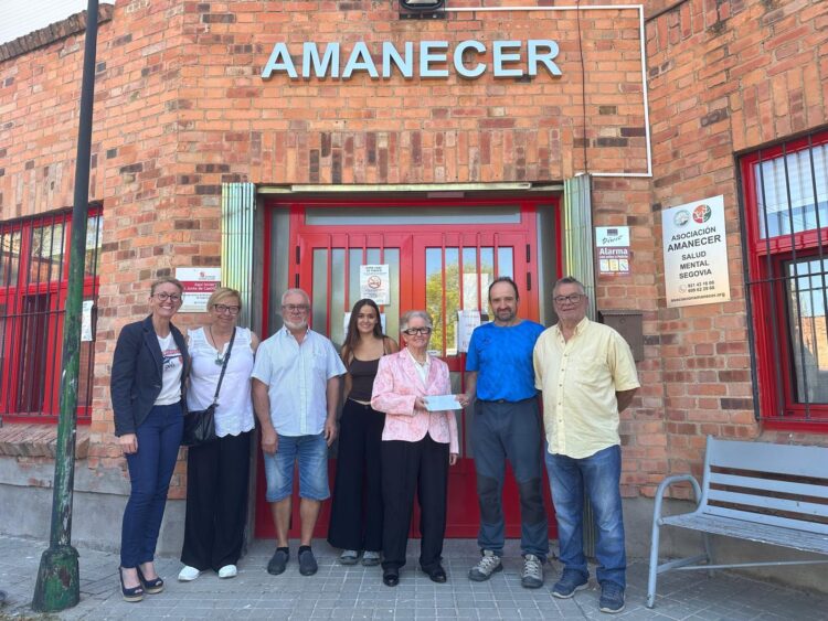 Entrega de la recaudación a la Asociación ‘Amanecer’ / E.A.