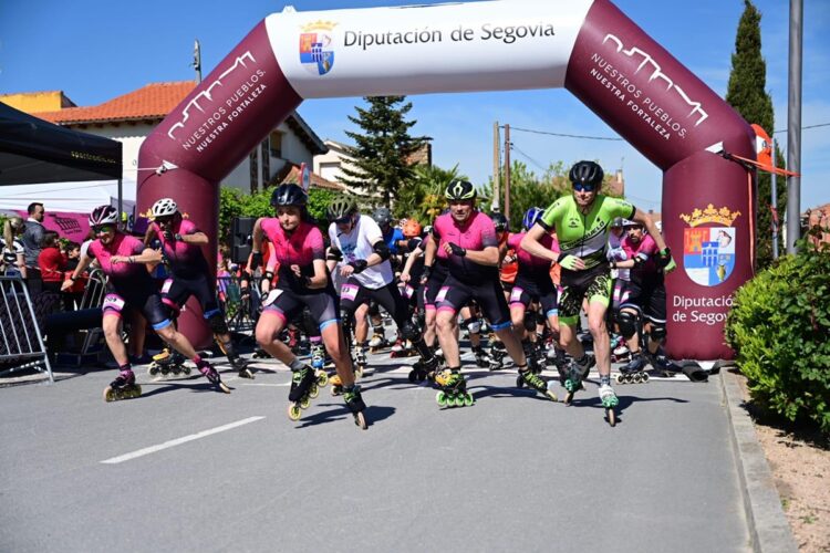 Los participantes toman la salida durante una edición anterior./AYTO. TRESCASAS