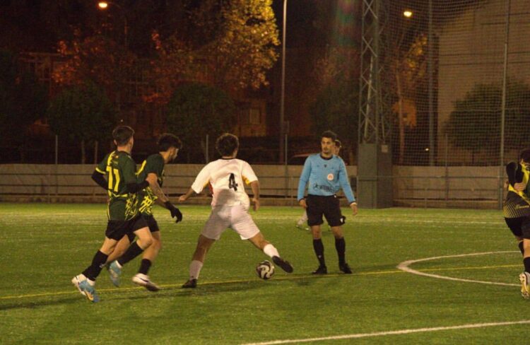 El Claret, primer líder en la Provincial de Aficionados 1 Un instante del duelo entre Claret y Delta de la temporada pasada./DELTA