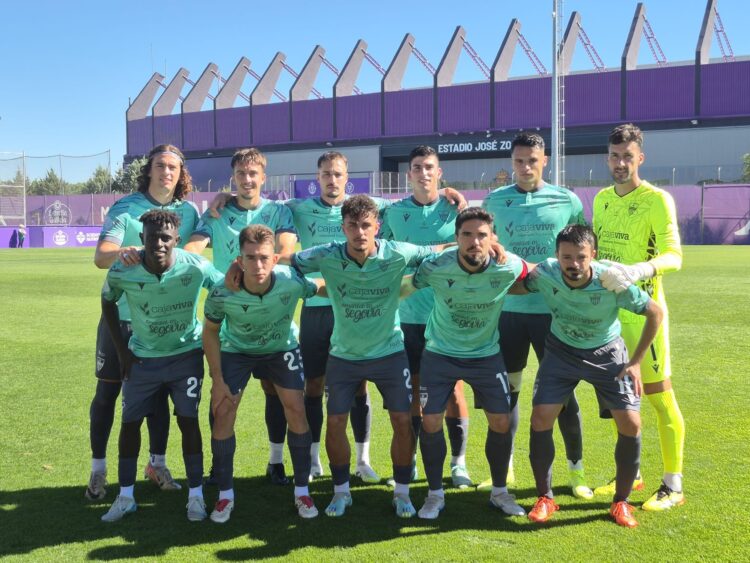 Equipo de la Gimnástica Segoviana que formó en el campo de los Anexos. / JUAN MARTÍN-G. SEGOVIANA