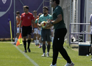 Iñaki Bea durante un instante del encuentro entre Segoviana y Valladolid Promesas./JUAN MARTÍN-G. SEGOVIANA