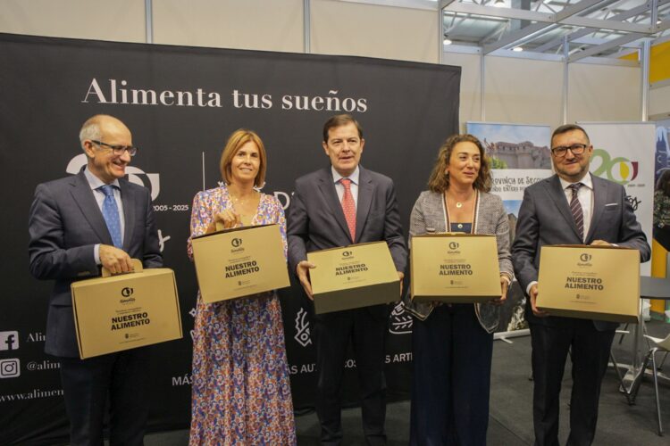 Autoridades durante la inauguración/DIPUTACIÓN DE SEGOVIA