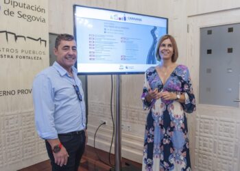 El alcalde y la diputada durante la presentación./KAMARERO