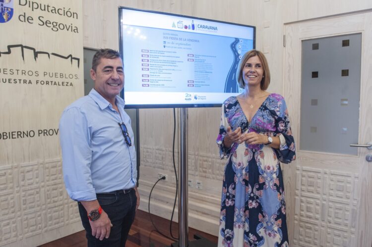 El alcalde y la diputada durante la presentación./KAMARERO