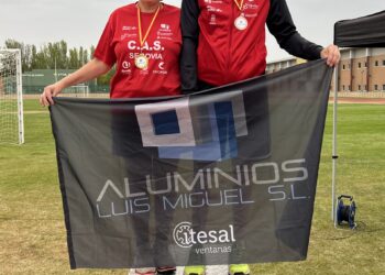 Ana y Emilio Velázquez posan en el podio durante la cita en Zamora./CAS