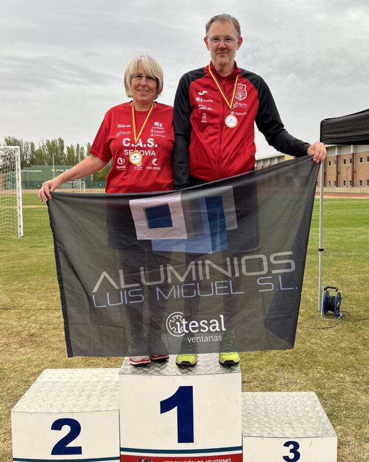 Ana y Emilio Velázquez posan en el podio durante la cita en Zamora./CAS