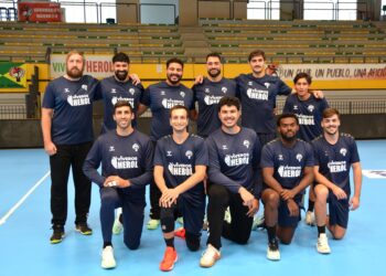 Los once representantes internacionales de la primera plantilla del equipo navero./AMADOR MARUGÁN