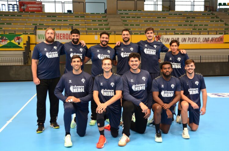 Los once representantes internacionales de la primera plantilla del equipo navero./AMADOR MARUGÁN