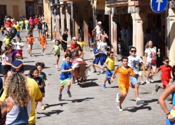 Los más pequeños se divirtieron en el encierro infantil. /ALEJANDRO MARTÍN