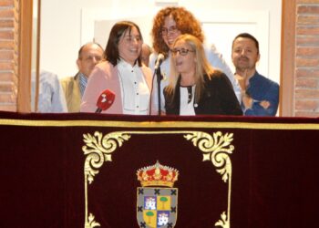 Las tres docentes durante el pregón.  /AMADOR MARUGÁN