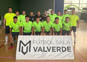 La plantilla del Valverde Ontex antes del encuentro./FS VALVERDE