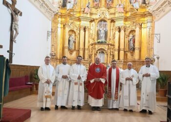 Toma de posesión del nuevo párroco / LOURDES MATARRANZ