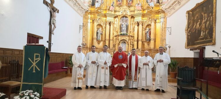 Toma de posesión del nuevo párroco de Cantimpalos 1 Toma de posesión del nuevo párroco / LOURDES MATARRANZ