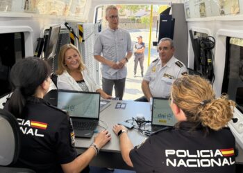 Presentación del nuevo vehículo en Torrecaballeros / SUBDELEGACIÓN DEL GOBIERNO