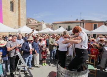 Clásica pisada de las uvas en Valtiiendas.