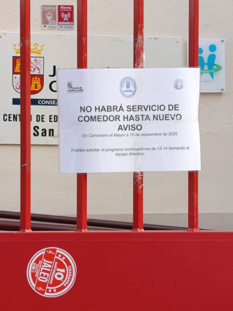 El curso arranca sin servicio de comedor escolar 1 Cartel en el CEIP San Juan Bautista, en Carbonero el Mayor.
