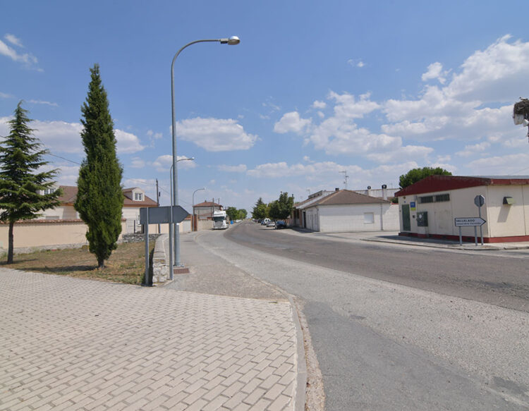 El PSOE de Chañe presenta una moción para exigir soluciones a la inseguridad vial en la calle Extramuros 1 Un vehículo pesado atravesando el municipio de Chañe.