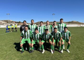 Equipo del CD Cantimpalos antes de un encuentro de la pasada temporada./CD CUÉLLAR