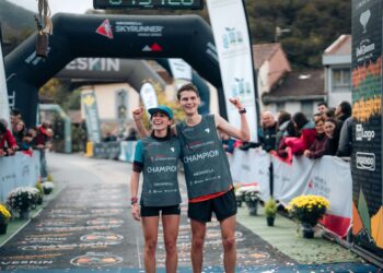 Claudia Corral, junto a Tom Spencer, vencedores sub-23 de las Merrell Skyrunner World Series. / SKYRUNNER WORLD SERIES