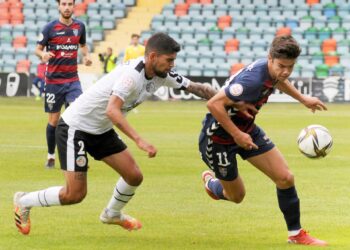 Un momento del último partido jugado por la Segoviana en El Helmántico frente al Salamanca UDS. / JUAN MARTÍN-G. SEGOVIANA