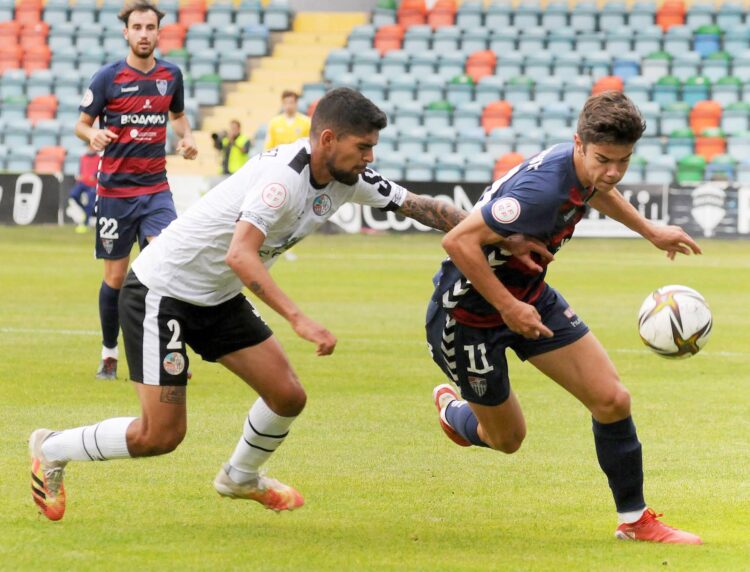 Un momento del último partido jugado por la Segoviana en El Helmántico frente al Salamanca UDS. / JUAN MARTÍN-G. SEGOVIANA