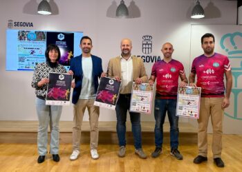 Los organizadores de la Superfast Innoporc y la carrera de orientación, junto al concejal de Deportes./ AYUNTAMIENTO