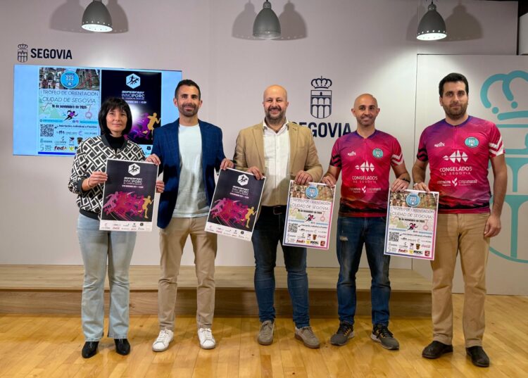 Los organizadores de la Superfast Innoporc y la carrera de orientación, junto al concejal de Deportes./ AYUNTAMIENTO