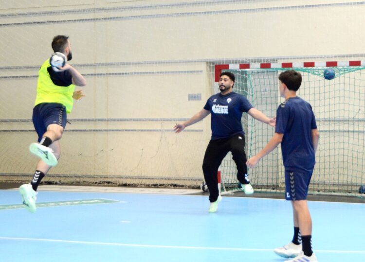 Un pasado entrenamiento del Viveros Herol Nava./ AMADOR MARUGÁN
