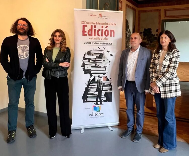 Carlos Rod (i), Mar Sancho, José Ángel Zapatero, y Raquel Alonso, en la presentación del Encuentro. / E.A.