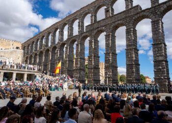 Vista del Azoguejo durante el acto institucional que organizó la Comandancia de la Guardia Civil./ HÉCTOR CRIADO