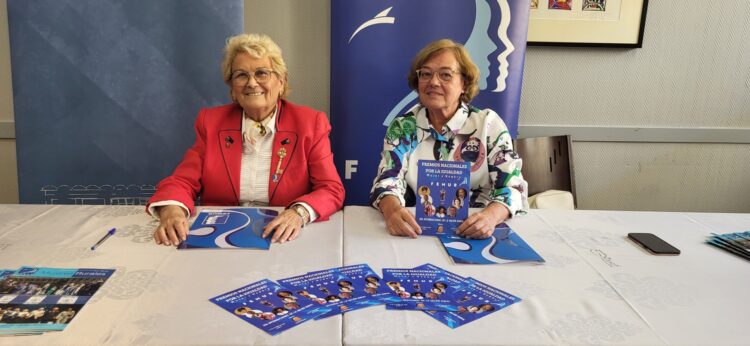 Juana Borrego y Elena García, durante la presentación de los Premios por la Igualdad./ FEMUR