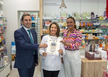 Marta Ruano (c), junto a José María Chaparro y Beatriz Serrano./ E.A.