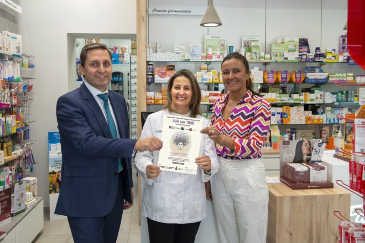 Marta Ruano (c), junto a José María Chaparro y Beatriz Serrano./ E.A.