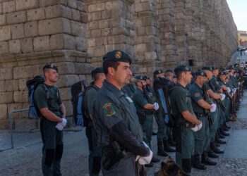 Guardias civiles en el Azoguejo. / E.A.