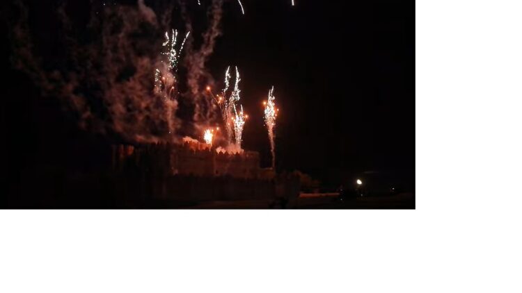 Un momento del castillo de fuegos artificiales que se llevó a efecto en la noche del sábado./ AYUNTAMIENTO