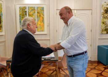 De Vicente recibe al alcalde de Migueláñez./ DIPUTACIÓN