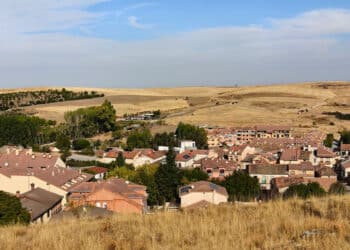 El otoño cubre de colores ocres los alrededores de Bernuy de Porreros. Fotografía: José Antonio Santos.