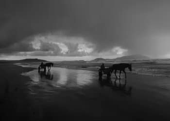 “Below the clouds”, de Gianfranco Rosi.