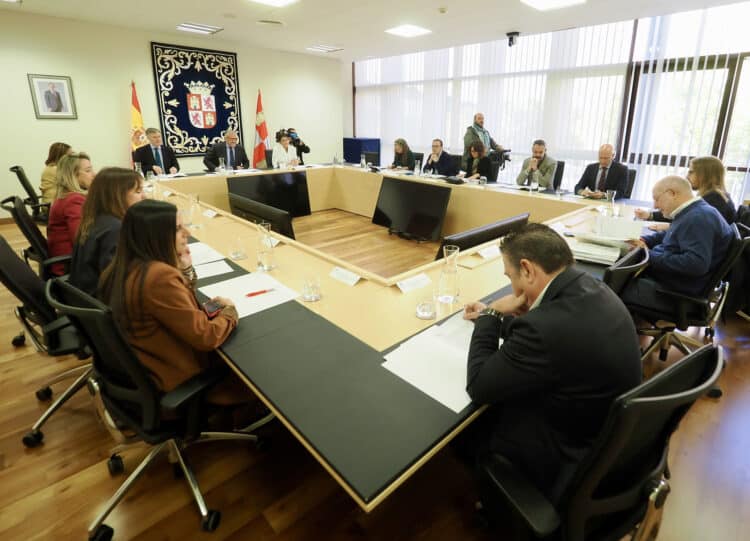 Admitido a trámite el proyecto de Ley de Presupuestos de 2026 1 Celebración de la Mesa y la Junta de Portavoces de las Cortes para debatir la admisión a trámite de los PGC. / R. Valtero