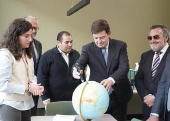 El Presidente de la Junta durante la inauguración en Valladolid de la nueva sede de la ONCE CyL. / Rubén Cacho