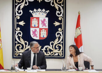 El Presidente y la Vicepresidenta de las Cortes durante la reunión de la Mesa de este martes. / Rubén Cacho