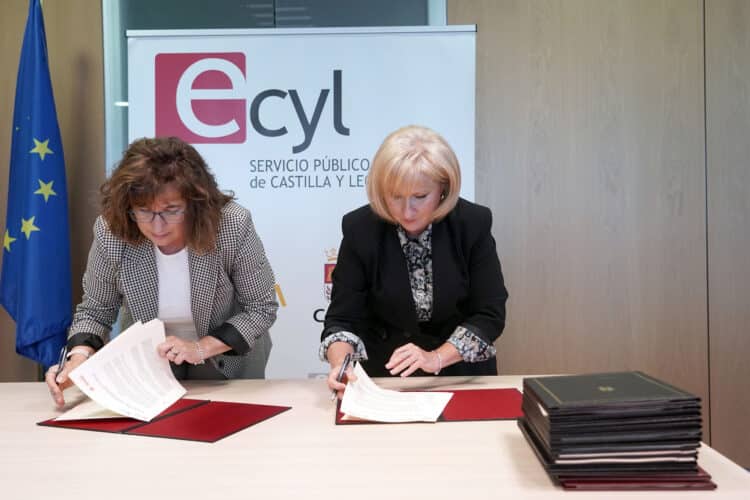 Once entidades del Tercer Sector firman la renovación del acuerdo con la Consejera de Industria. / Rubén Cacho