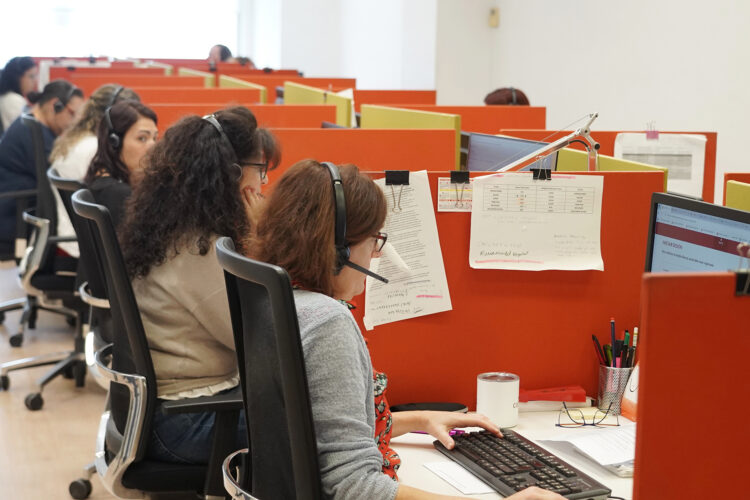 El Servicio 012 atiende más de 790.000 consultas este año 1 Se espera que las consultas lleguén al millón al cierre de 2025. / Rubén Cacho