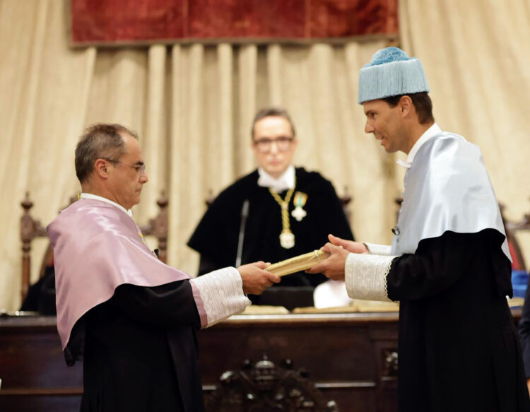 El Paraninfo de las Escuelas Mayores acoge la ceremonia de investidura. / David Arranz