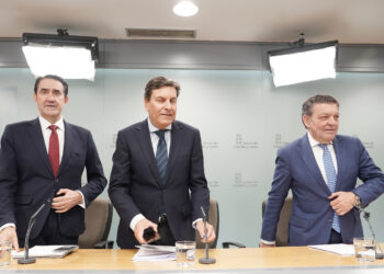 Los consejeros de Medio Ambiente, Economía y Presidencia en rueda de prensa.  / Rubén Cacho