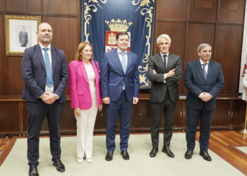 Reunión entre el Presidente de la Junta y el Presidente Ejecutivo de Telefónica España. / Rubén Cacho